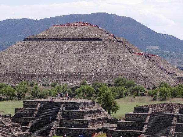 Mexico City and Pyramids Day Tour (English-Speaking Group)