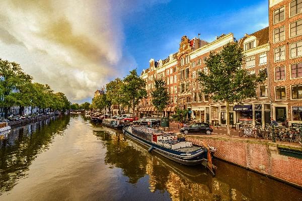 【Classic Best Seller】Netherlands, Belgium, Luxembourg, Germany and France: 4-Day Tour of Grand Squares, Windmills and Canyons