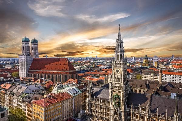 “The Most Enchanting Eastern Europe: Danube Castles and a Swiss Alpine Symphony” 8-Day Eastern Europe and Switzerland Tour (Munich Route)