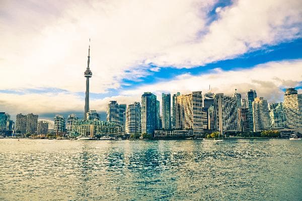 [May–October Summer] 6-Day East Canada Premium Tour: Kingston + Ottawa + Montreal + Quebec City + Thousand Islands + Niagara Falls (Round-Trip from Toronto | Airport Transfers Included | One Night at a Niagara Falls Hotel)