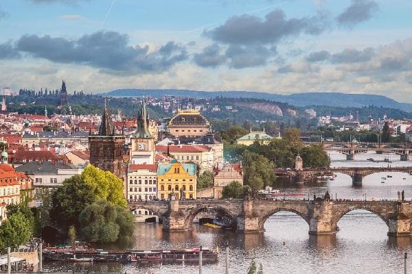 "The Danube’s Most Beautiful Castles and Switzerland’s Scenic Symphony" 7-Day Eastern Europe and Switzerland Tour (Prague Route)