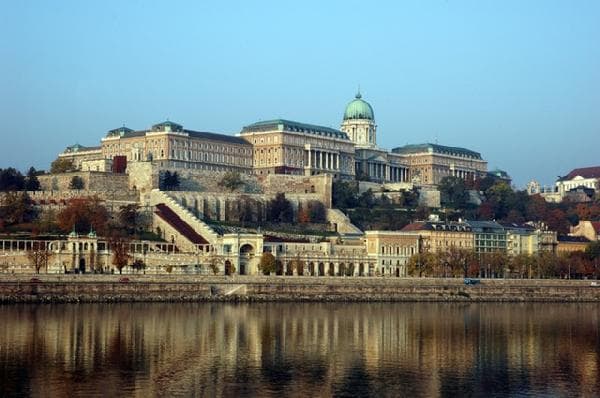 “The Most Enchanting Eastern Europe: Danube Castles and a Swiss Alpine Symphony” 8-Day Eastern Europe and Switzerland Tour (Budapest Route)