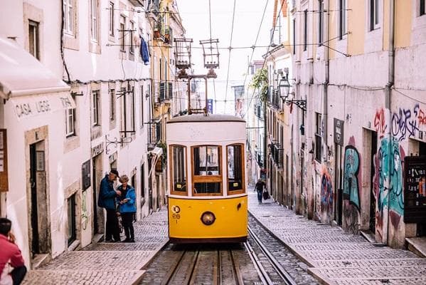 Spain & Portugal Highlights + Colorful Portugal 10-Day Tour