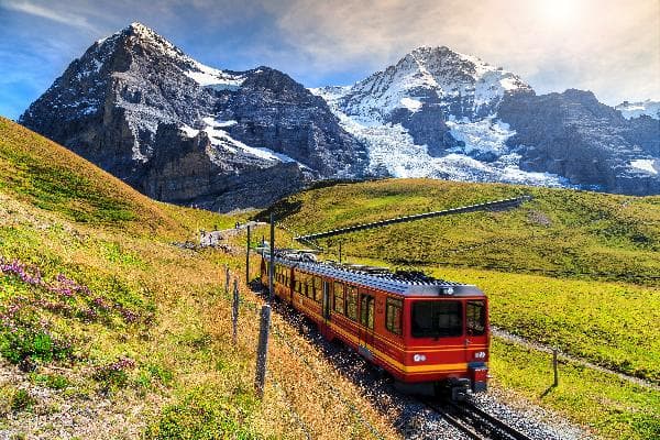 【Classic Best Seller】【Dramatic Peaks and Lakes, Close to Nature】Switzerland and France: GoldenPass Express Journey