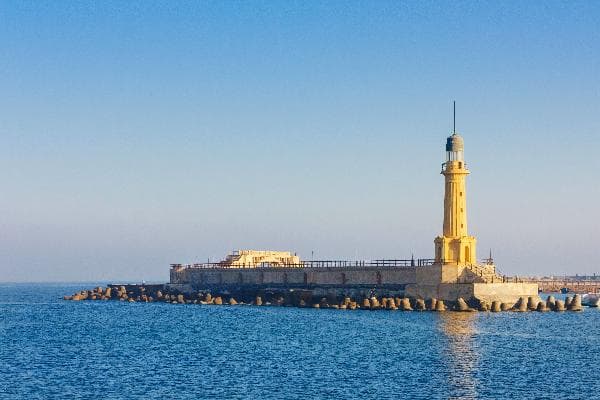 [Minimum 2 Travelers] Alexandria, Egypt Day Tour: Pompey's Pillar + Qaitbay Citadel + Bibliotheca Alexandrina + Kom El Shoqafa Catacombs (Round Trip from Cairo)