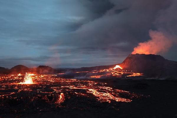 Iceland Volcano Hike and Blue Lagoon Day Tour (English-Speaking Tour)