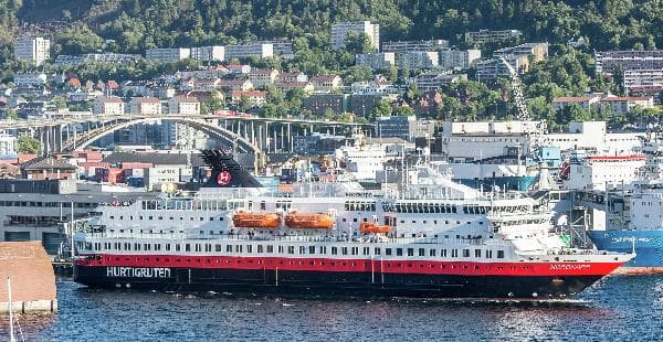 Hurtigruten Coastal Express | 6-Day Southbound Norwegian Fjords Cruise (Kirkenes–Bergen)
