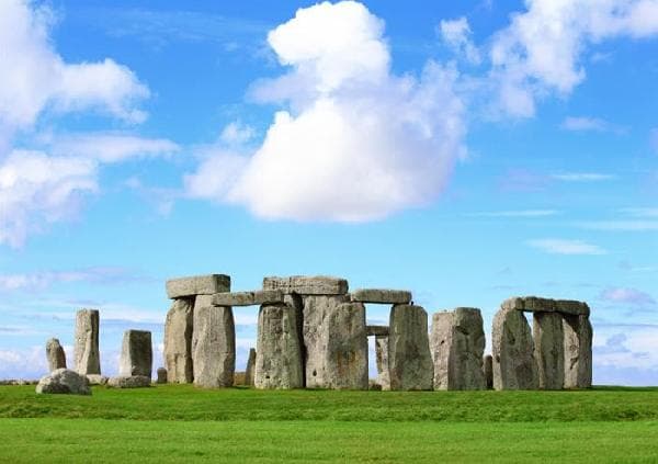 London 2-Day Tour, Route A: Brighton + Royal Pavilion + Seven Sisters White Cliffs + Windsor Castle + Roman Baths in Bath + Stonehenge (Chinese-Speaking Group on Wed/Sat)