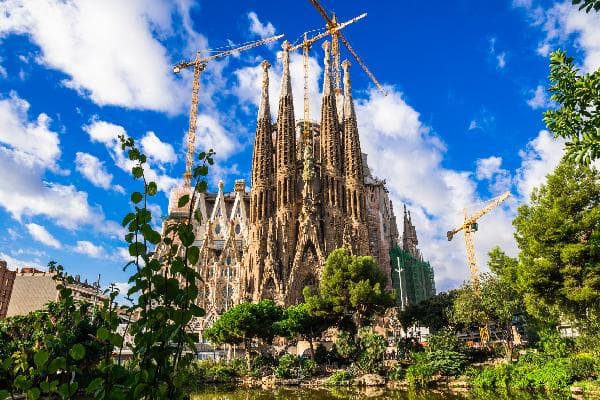 Sagrada Família English/Spanish Guided Tour + Fast-Track Entry