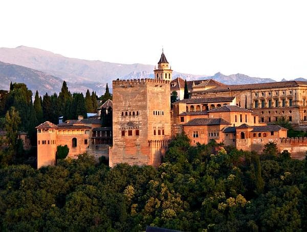 Granada Day Tour, Spain: Alhambra + Generalife (Round Trip from Granada · English/Spanish Tour · 3 Hours)