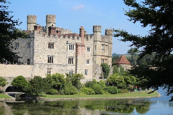 London Day Tour: Leeds Castle, Canterbury Cathedral, White Cliffs of Dover, and Greenwich Cruise (Admission Included | Chinese-Speaking Tour on Mondays/Thursdays)