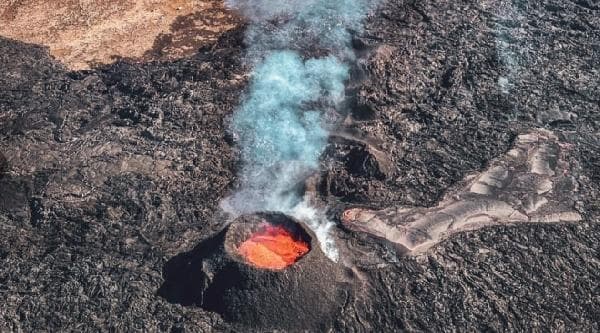 Iceland Volcanic Eruption Lava Field Helicopter Sightseeing Experience (Approx. 40–60 Minutes · English-Speaking Tour)