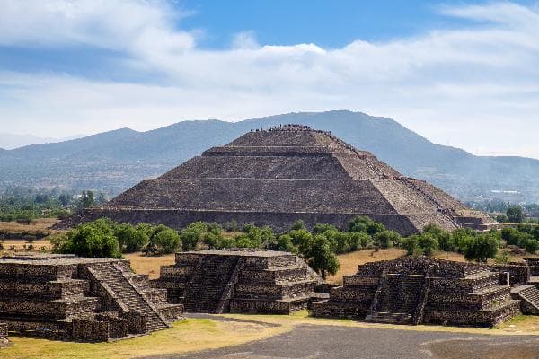[Small-Group Tour with Chinese-Speaking Guide] Mexico City Day Trip A: Teotihuacan Pyramids + City Tour + Handmade Guacamole Experience (Specialty Lunch Included)