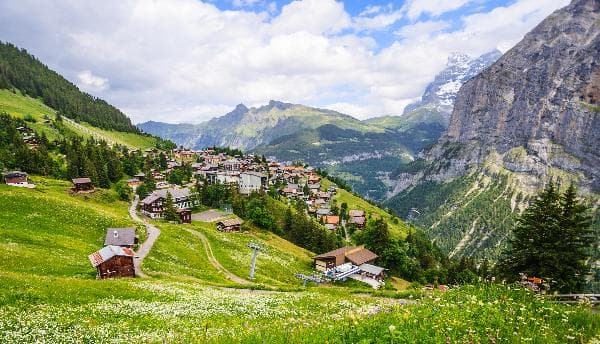 Switzerland Day Tour: Grindelwald + Interlaken + Lauterbrunnen (round trip from Zurich/Lucerne/Interlaken · English-speaking group)