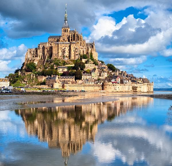 【Private France Tour】5-Day In-Depth Normandy & Paris · Mont-Saint-Michel × Étretat Cliffs × Monet’s Garden × Loire Valley