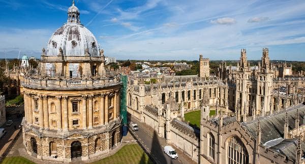 【Private UK Tour】A Quick 2-Day Tour Around London · Universities × Country Estates × Stonehenge