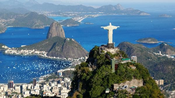 [Visa-free] Rio de Janeiro, Brazil Half-Day Tour · Christ the Redeemer (by train) + Maracanã + Cathedral + Selarón Steps (English-speaking group)