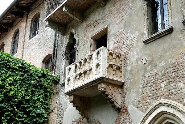 Day Trip from Milan, Italy: Verona + Lake Garda (English-Speaking Tour)