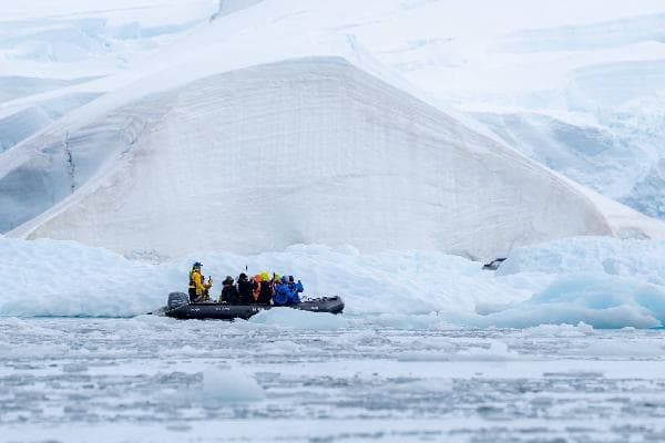 【Antarctica21】Classic Antarctica Air-Cruise: 8 Days, 7 Nights — Magellan Discoverer & Magellan Explorer (Round Trip from Chile)