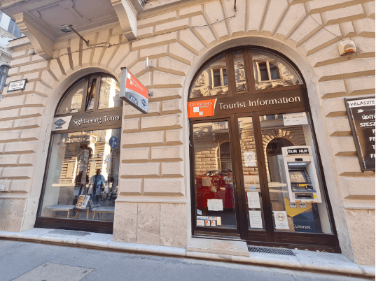 Budapest–Pandorf Shopping Village Round Trip: Transfer + 10% Discount Card + €5 Meal Voucher