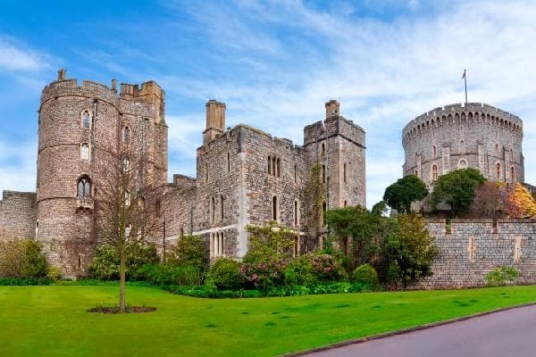London Day Tour: In-Depth Experience of Windsor Castle + Stonehenge (Admission Included | Chinese-Speaking Tour on Fridays)