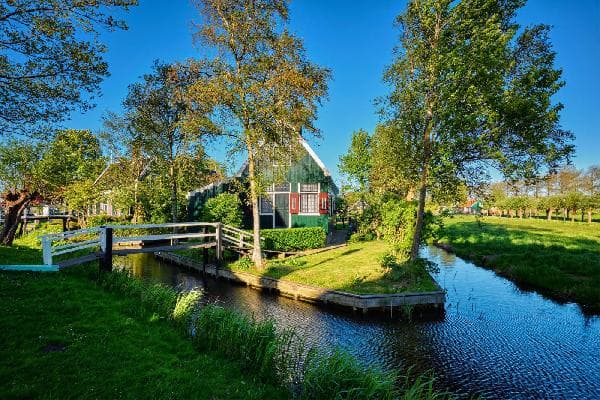 【2027】Romantic Tour of Three Cities in the Netherlands, Belgium, and France · Explore the Charm of Western Europe in 4 Days (Amsterdam to Paris)