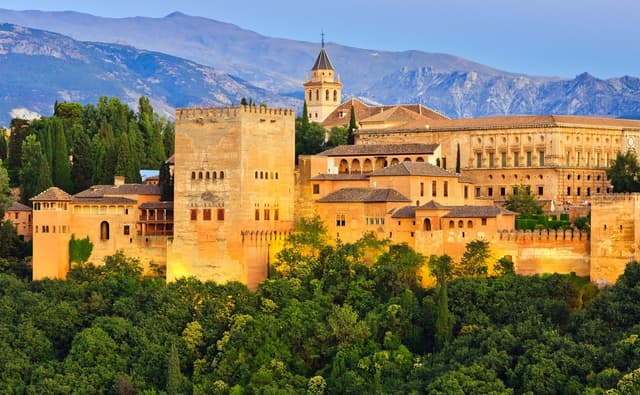 【Spain and Portugal Private Tour】Spain and Portugal in 13 Days B · Iberian Peninsula Crossing × In-Depth City Experiences × Atlantic’s Edge · Madrid In, Barcelona Out