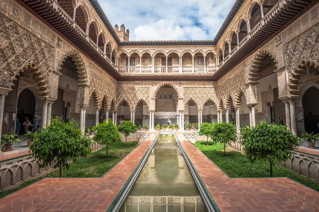 【Spain and Portugal Private Tour】Classic Spain and Portugal in 9 Days B · Gaudí’s City × Andalusia × Atlantic’s Edge · Lisbon In, Barcelona Out