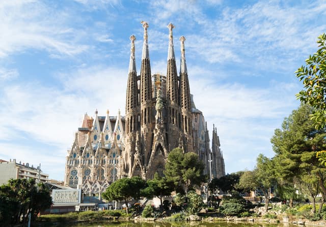 【Spain Private Tour】Passionate Spain: 9-Day Grand Tour · Gaudí’s City × Andalusia × Windmill Towns · Round Trip from Barcelona