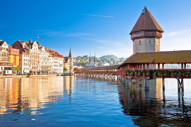 【Private France-Switzerland-Italy Tour】8-Day Highlights – Route A | Jungfraujoch × Cinque Terre × Tuscany · Start in Paris, End in Rome