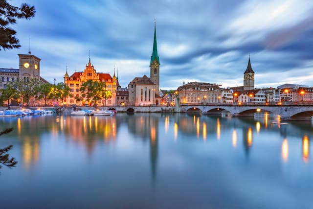 【Private France-Switzerland-Italy Tour】9-Day Classic Tour – Route D | Cinque Terre × Jungfraujoch × In-Depth Paris · Start in Rome, End in Paris