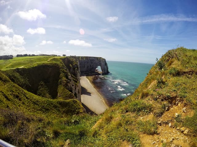 【Private France Tour】4-Day Normandy & Paris Classic Tour · Mont-Saint-Michel × Étretat Cliffs × Monet’s Garden × Loire Valley