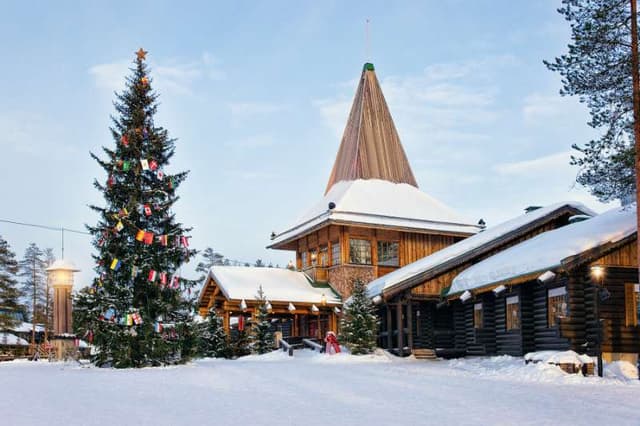 Arctic Frontier · 4-Day Private Northern Lights Adventure in Finland and Norway (Round-trip from Rovaniemi; optional drop-off in Kirkenes/Ivalo)