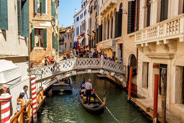 【Italy Private Tour】Dolomites Highlights: Mountains and Lakes 3-Day Tour (round trip from Venice)